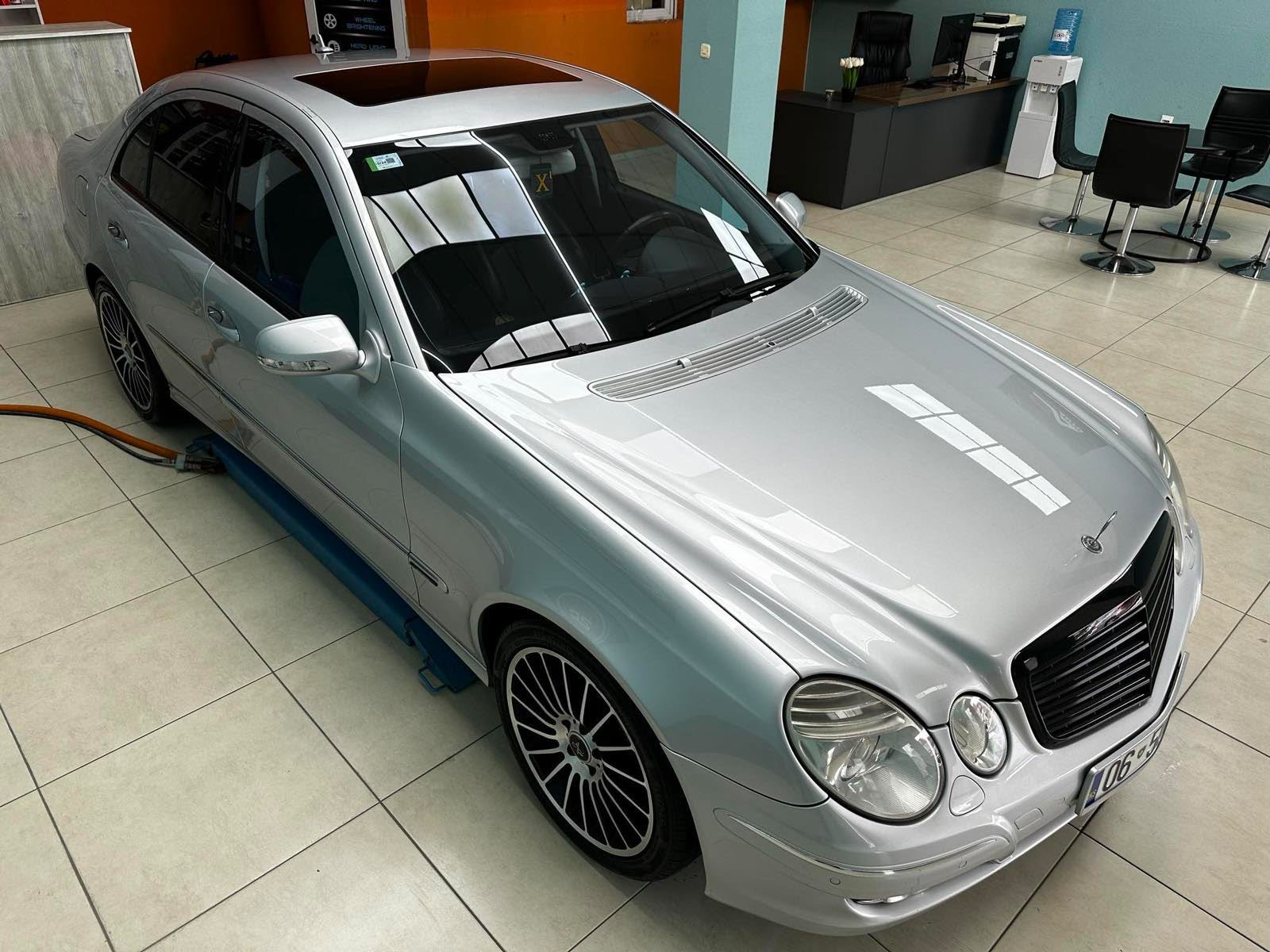 Mercedes-Benz E-Class W211 seen from above showing its sunroof